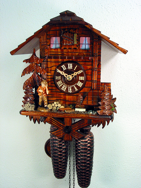 Kuckucksuhr Haus mit Wanderjunge