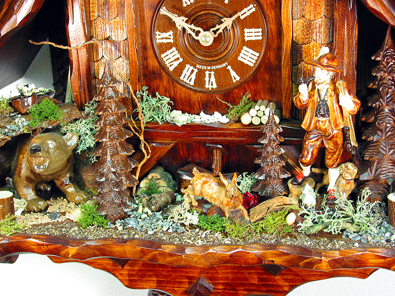 Kuckucksuhr "Jagdhaus, Jäger, Bär" - VdS prämiert 2006 – Bild 8