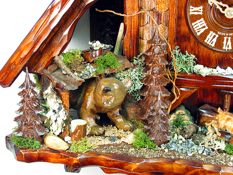 Kuckucksuhr "Jagdhaus, Jäger, Bär" - VdS prämiert 2006 – Bild 6
