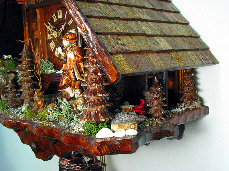 Kuckucksuhr "Jagdhaus, Jäger, Bär" - VdS prämiert 2006 – Bild 4