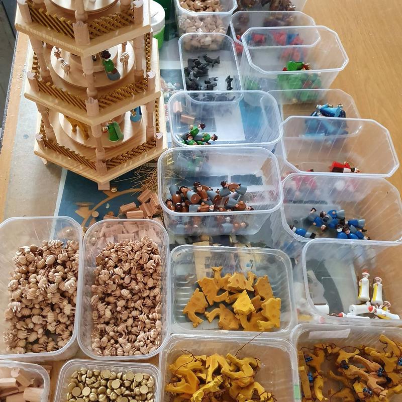 Richard Glaesser Pyramide Heilige Familie bunt 3-stöckig aus Seiffen im Erzgebirge – Bild 5